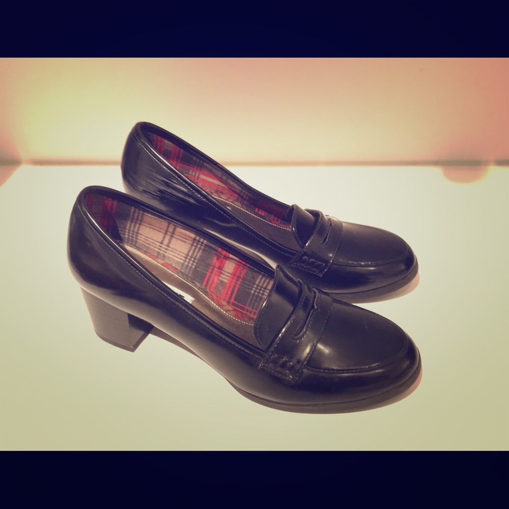 ⭐️4/$25 or 2/$15 Block Heel Black Loafers